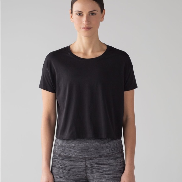 🆕 Black Lululemon Cates T-Shirt